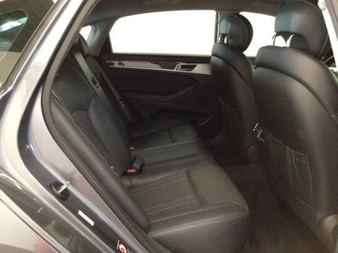 Used 2016 Hyundai Genesis 3.8 RWD image 7