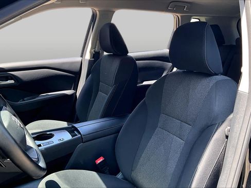 Certified 2026 Nissan Rogue SV FWD image 8