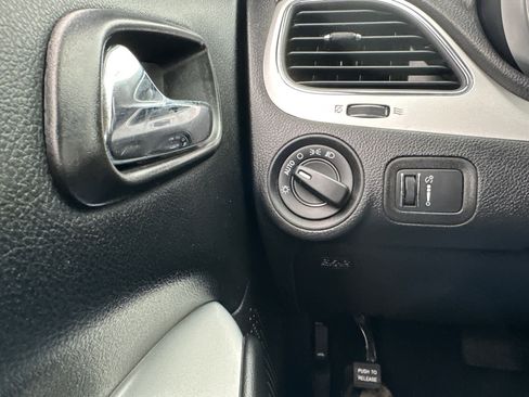 Used 2020 Dodge Journey SE w/ SE Popular Equipment Group image 23