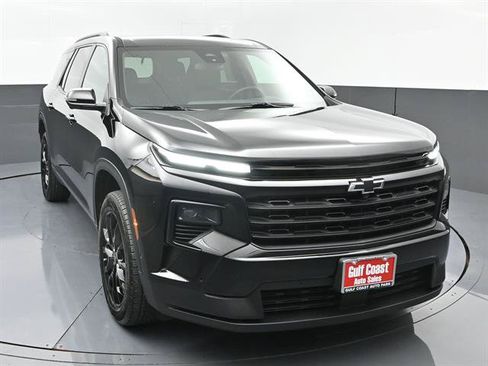 Used 2024 Chevrolet Traverse LT w/ Enhanced Driving Package FWD image 3