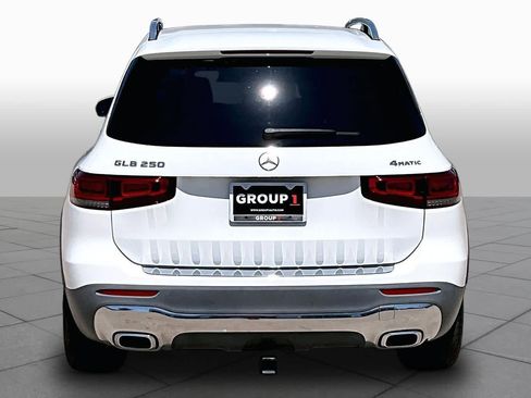 Used 2021 Mercedes-Benz GLB 250 4MATIC w/ Premium Package image 5