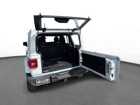 Used 2019 Jeep Wrangler Unlimited Sahara image 11