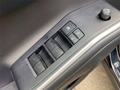 Used 2021 Toyota Highlander XLE image 14