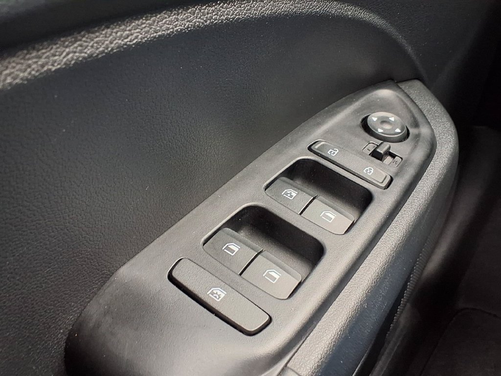 Used 2025 Hyundai Venue Limited FWD image 19