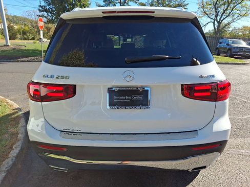 Used 2025 Mercedes-Benz GLB 250 4MATIC image 9
