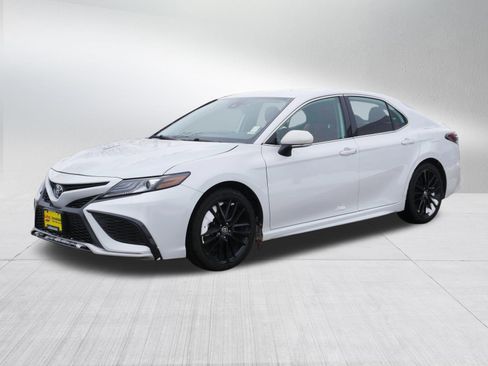 Used 2023 Toyota Camry XSE image 3