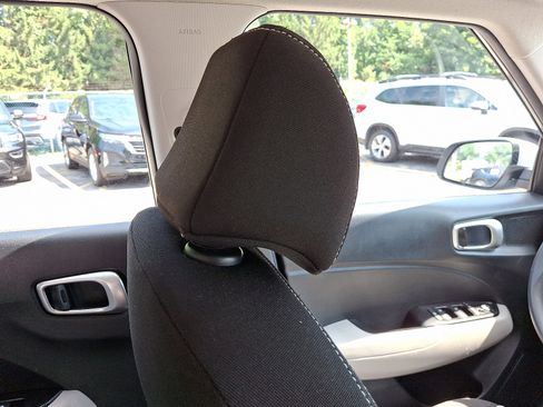 Used 2020 Hyundai Venue SEL image 13