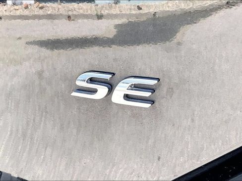 Used 2018 Toyota Corolla SE w/ Carpet Mat Package (TMS) FWD image 24