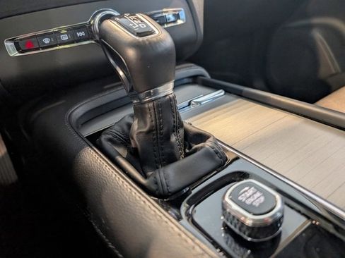 Used 2022 Volvo XC90 T5 Momentum image 23