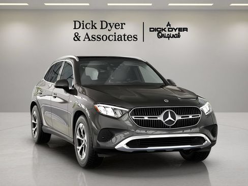 Used 2025 Mercedes-Benz GLC 350e 4MATIC image 1
