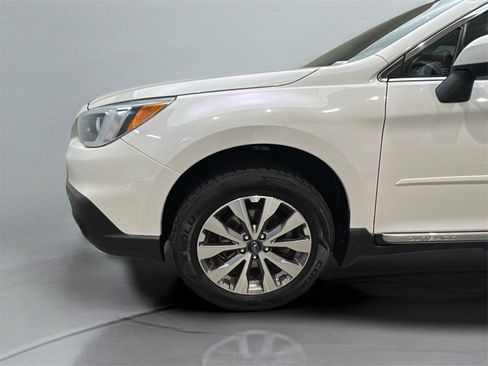 Used 2017 Subaru Outback 2.5i Touring image 3