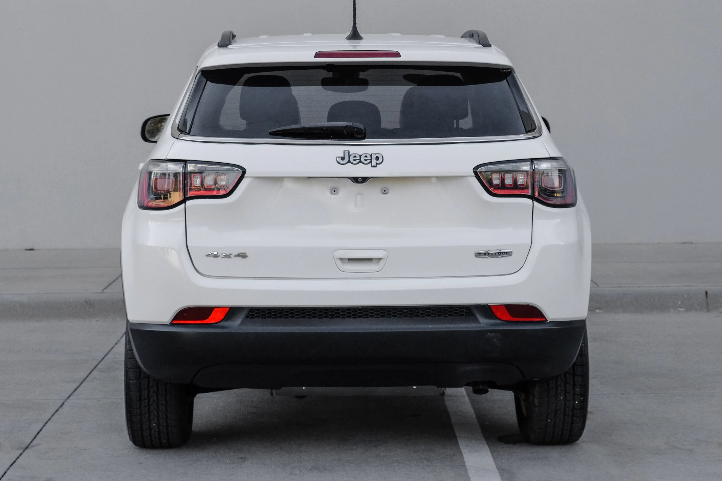 Used 2018 Jeep Compass Latitude w/ Popular Equipment Group AWD/4WD image 14
