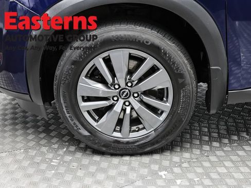 Used 2023 Nissan Pathfinder SV w/ SV Premium Package AWD/4WD image 32