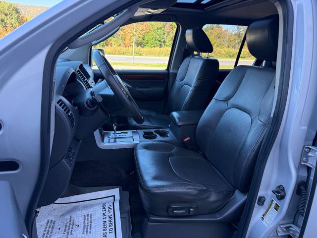 Used 2012 Nissan Pathfinder LE AWD/4WD image 10