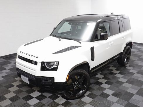 Used 2025 Land Rover Defender 110 X-Dynamic SE image 2