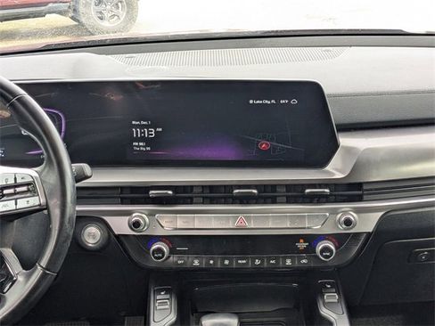 Used 2024 Kia Telluride S image 19