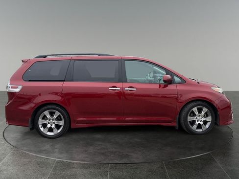 Used 2013 Toyota Sienna SE FWD image 10