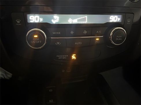 Used 2019 Nissan Rogue SV w/ Sun & Sound Touring Package image 23