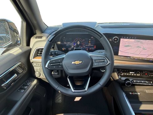New 2026 Chevrolet Suburban High Country AWD/4WD image 12