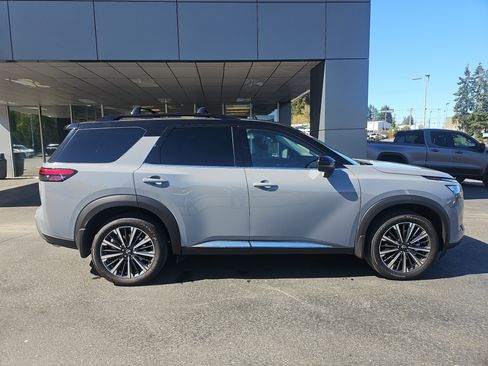 Used 2026 Nissan Pathfinder Platinum image 6