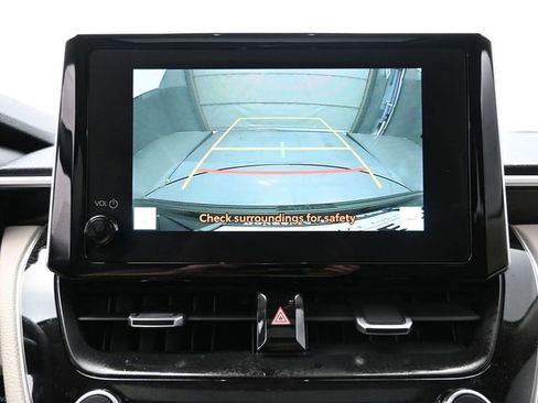 Used 2024 Toyota Corolla Cross XLE w/ Convenience Package image 9