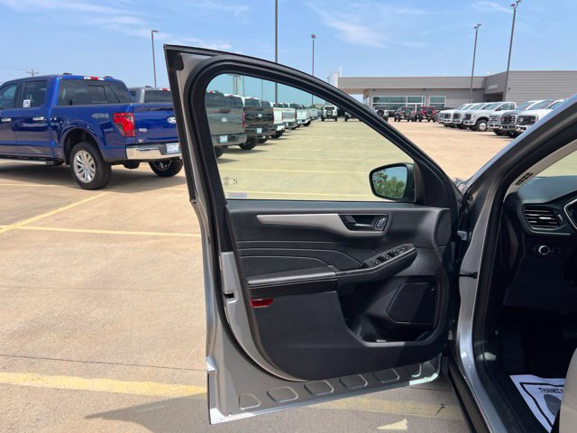 Certified 2022 Ford Escape SE w/ SE Sport Appearance Package FWD image 10