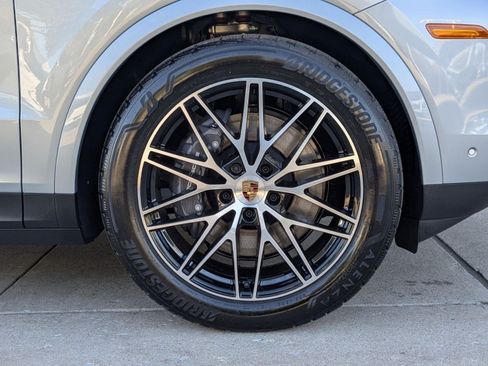 Certified 2026 Porsche Cayenne AWD/4WD image 28