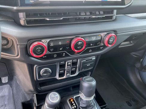 Used 2025 Jeep Gladiator Sport w/ Premium Package AWD/4WD image 64
