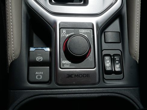Used 2024 Subaru Forester Premium AWD/4WD image 32