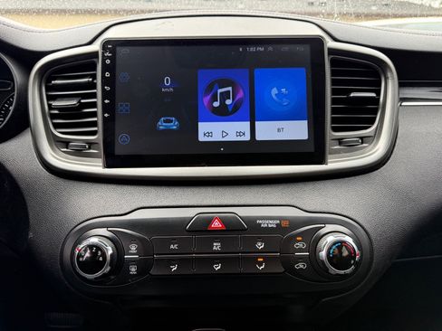 Used 2016 Kia Sorento LX image 25