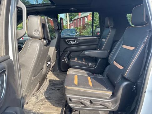 Used 2024 GMC Yukon XL AT4 w/ Technology Package AWD/4WD image 9