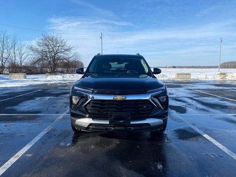 Used 2025 Chevrolet TrailBlazer LT image 2