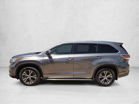 Used 2016 Toyota Highlander XLE FWD image 9