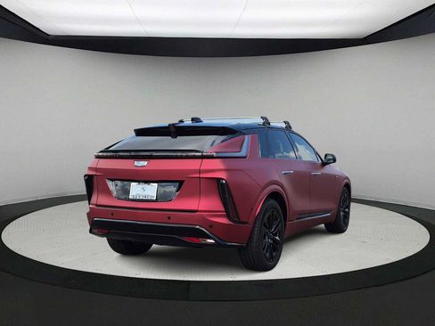 Used 2024 Cadillac Lyriq Luxury RWD image 8