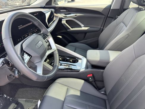 Used 2025 Audi Q5 Premium w/ Premium Plus AWD/4WD image 9