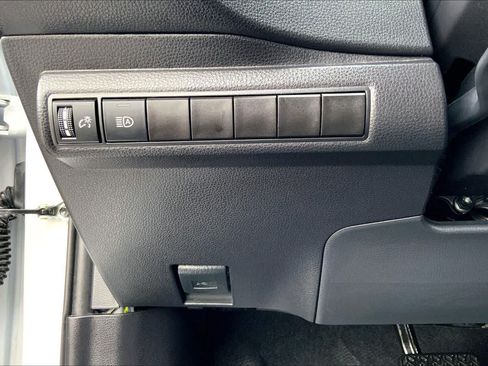 Used 2025 Toyota Corolla LE FWD image 33