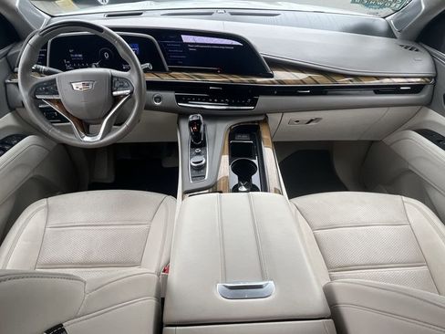 Used 2022 Cadillac Escalade ESV Premium Luxury Platinum w/ Heavy-Duty Trailer Package image 13