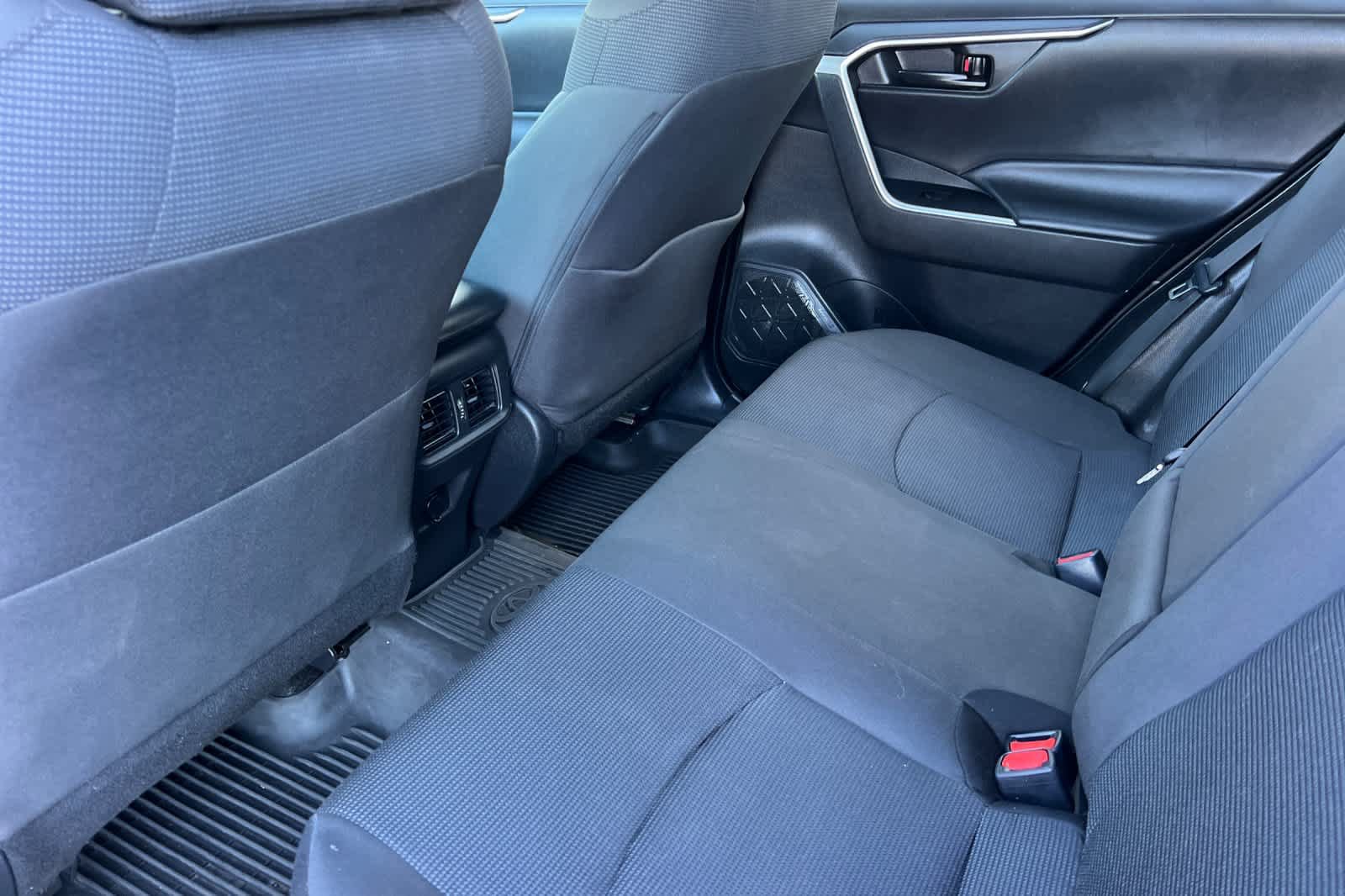 Certified 2022 Toyota RAV4 LE AWD/4WD image 4
