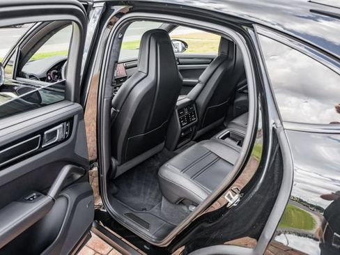 Used 2023 Porsche Cayenne Turbo GT AWD/4WD image 39