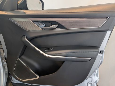 Used 2023 Jaguar F-PACE S image 29