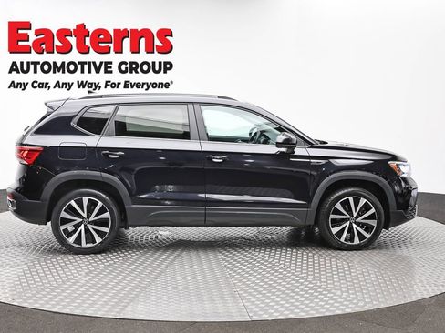 Used 2024 Volkswagen Taos SE FWD image 4