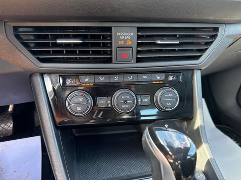 Used 2023 Volkswagen Jetta SE FWD image 33