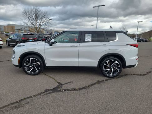 Used 2024 Mitsubishi Outlander SE image 11