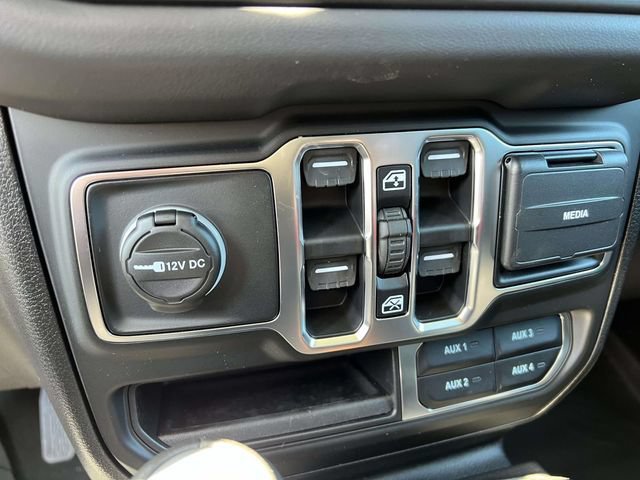 New 2026 Jeep Wrangler Unlimited Sahara w/ Whitecap Package AWD/4WD image 19
