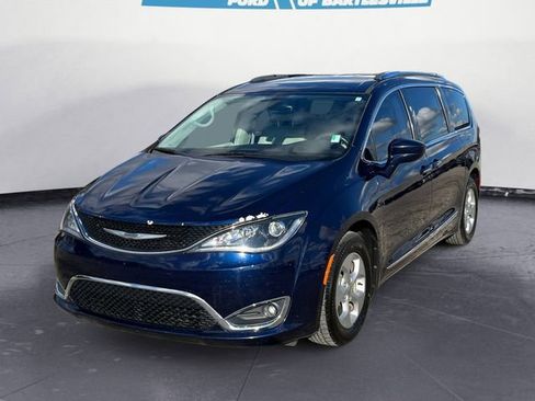 Used 2017 Chrysler Pacifica Touring-L Plus image 1