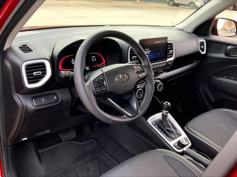 Certified 2025 Hyundai Venue Limited image 17