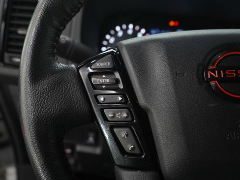 Used 2022 Nissan Frontier PRO-4X AWD/4WD image 29