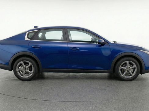 Used 2025 Kia K4 LXS image 11