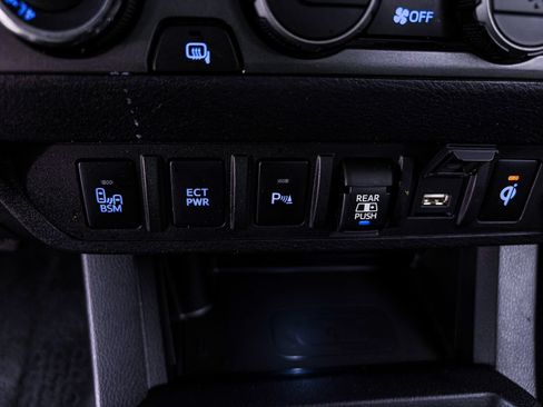 Used 2021 Toyota Tacoma TRD Off-Road w/ Technology Package AWD/4WD image 28