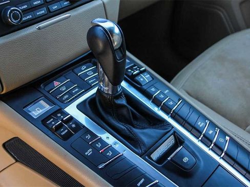 Used 2018 Porsche Macan image 19